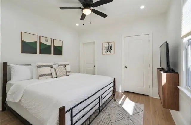 $1,800 | 1624 Gentilly Boulevard, Unit RIGHT, New Orleans, LA 70119