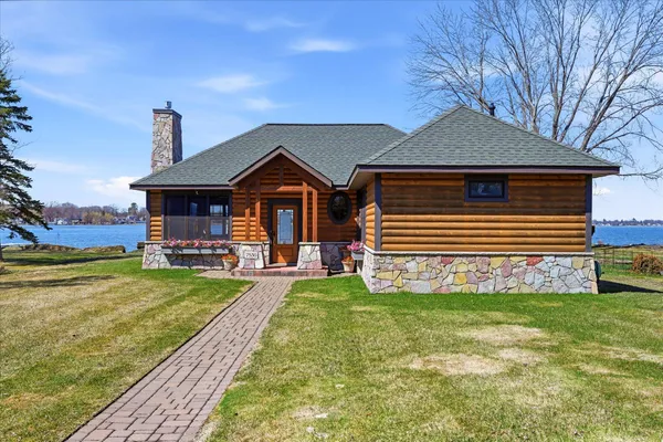 $839,900 | 7530 North Shore Circle North, Forest Lake, MN 55025