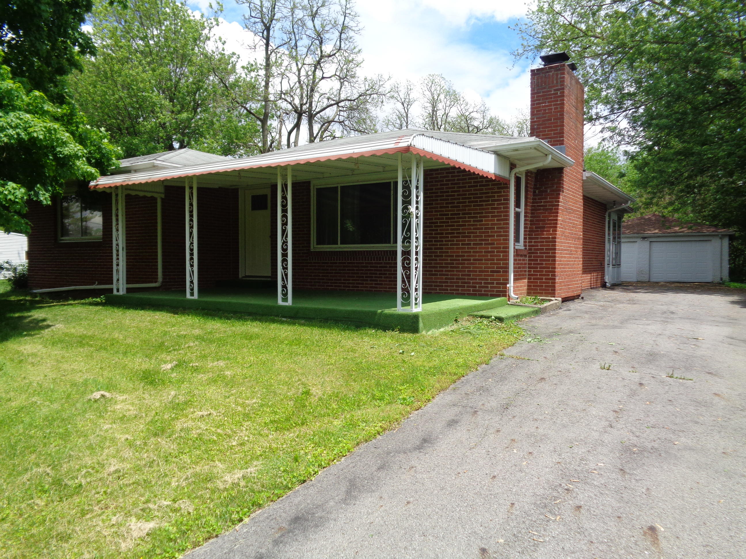 2424 Cottingham Road North Springfield, OH 45502 - Photo 2 of 29