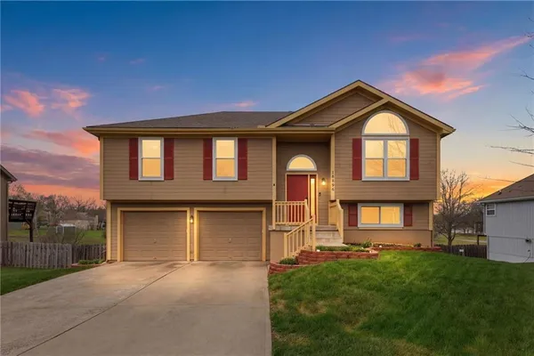 $300,000 | 16304 Hight Avenue, Belton, MO 64012