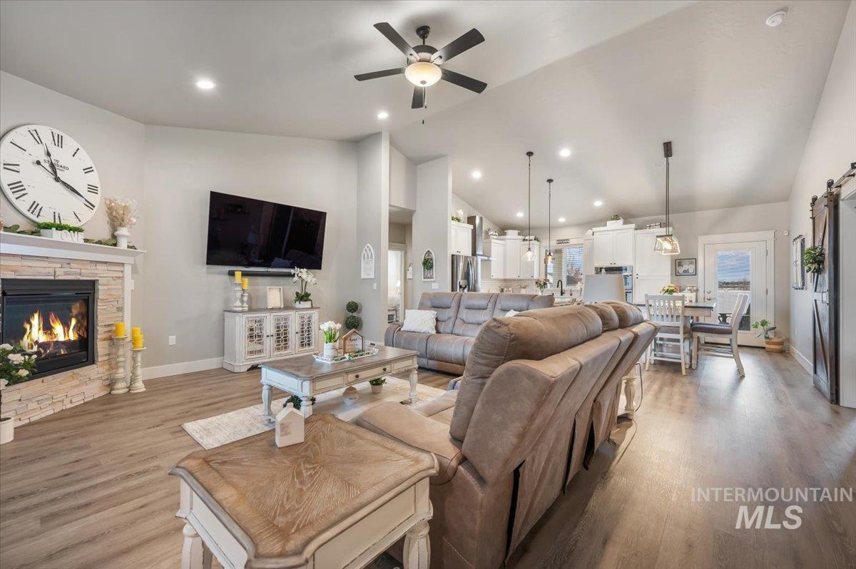 4376 Wagon Road Nampa, ID 83687 - Photo 4 of 33