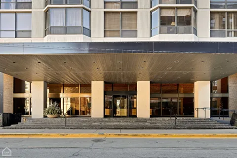 $299,900 | 2650 North Lakeview Avenue, Unit 2107, Chicago, IL 60614