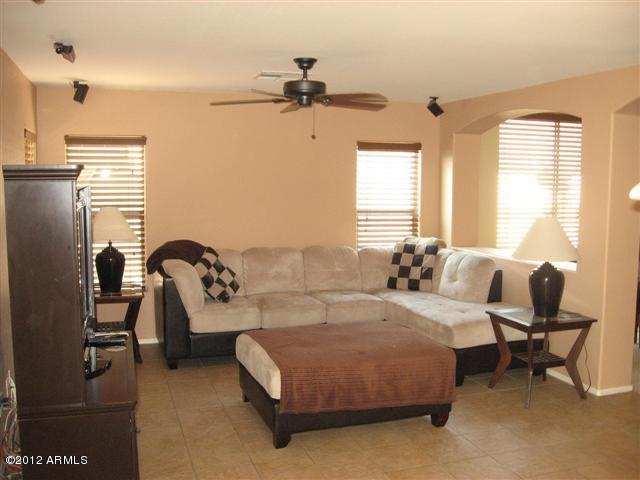 2839 South Martingale Road Gilbert, AZ 85295 - Photo 9 of 13 Family Room (Small)