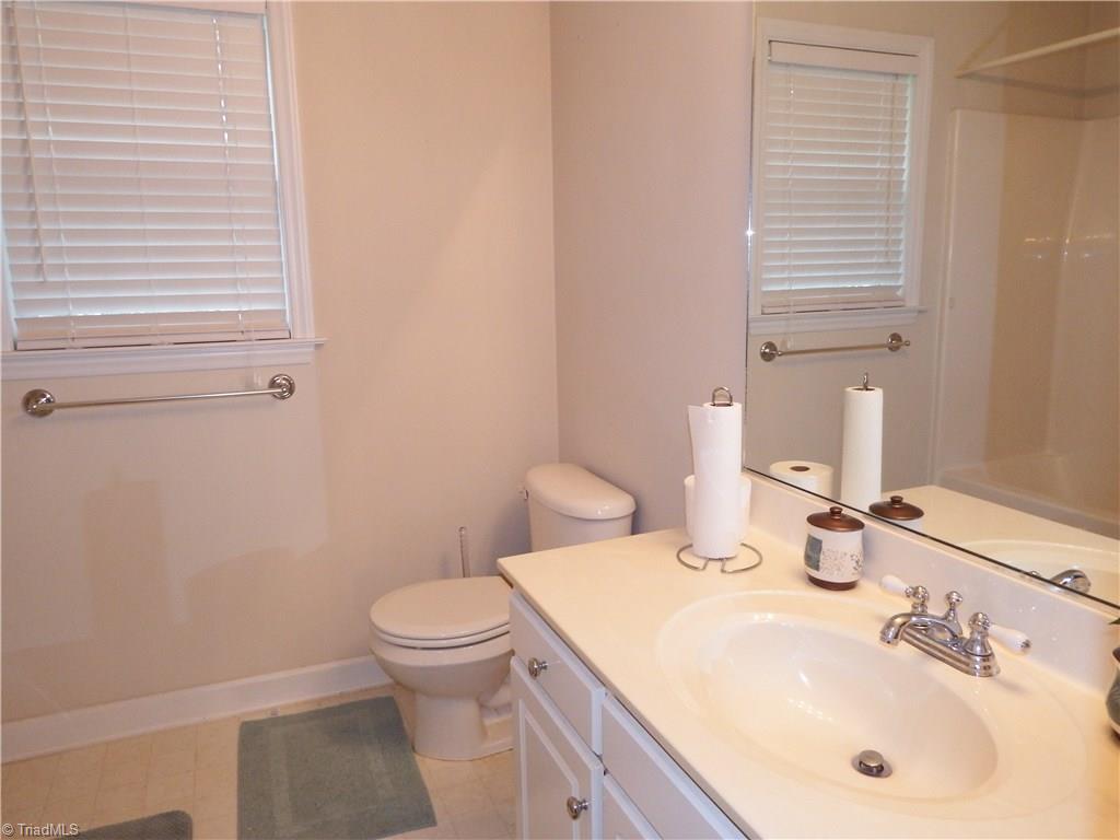 5470 Springhouse Farm Road Winston-Salem, NC 27107 - Photo 14 of 20 2nd Level Bathroom