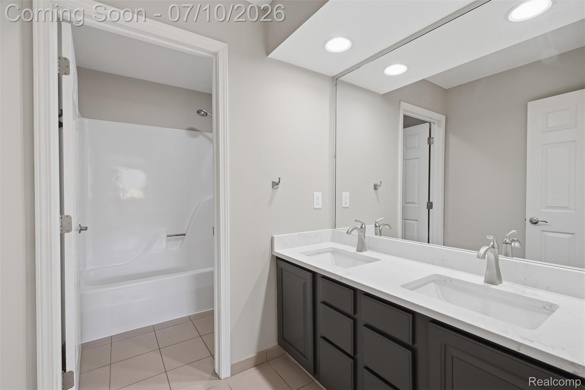 462 Gulley Road Howell, MI 48843 - Photo 30 of 55 Guest Full bathroom on 2nd floor