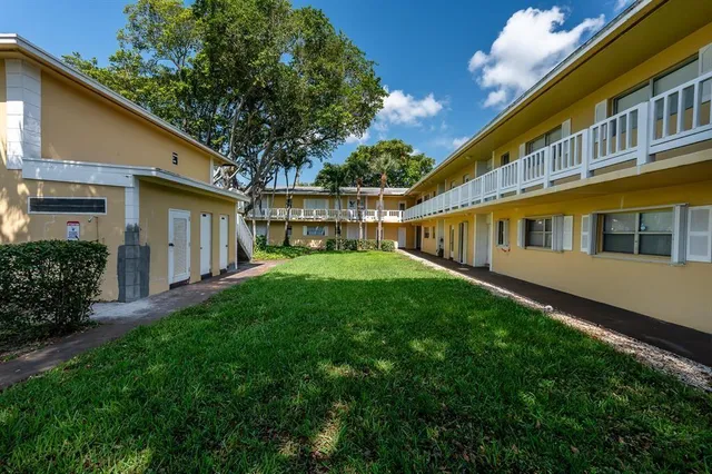 $200,000 | 610 Southeast 2nd Avenue, Unit L4, Deerfield Beach, FL 33441