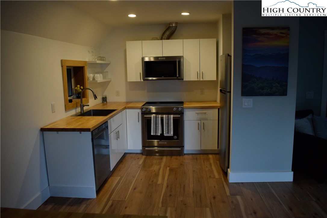 146 Trillium Ridge Boone, NC 28607 - Photo 18 of 41 a kitchen with a sink and a stove top oven