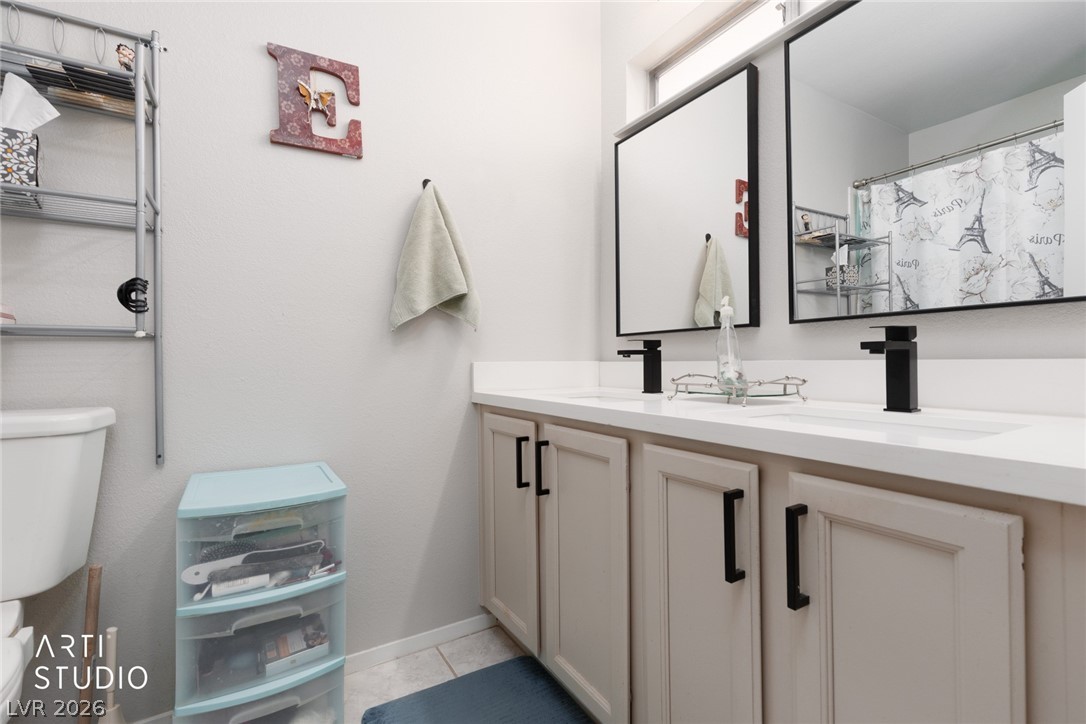 105 North Cimarron Road Las Vegas, NV 89145 - Photo 13 of 33 Primary Bath