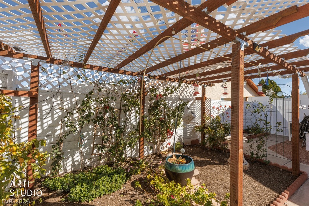 105 North Cimarron Road Las Vegas, NV 89145 - Photo 19 of 33 garden area