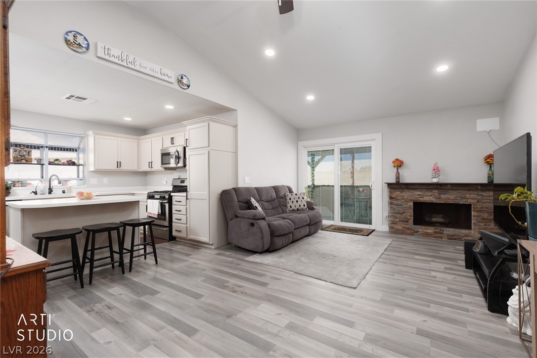 105 North Cimarron Road Las Vegas, NV 89145 - Photo 2 of 33