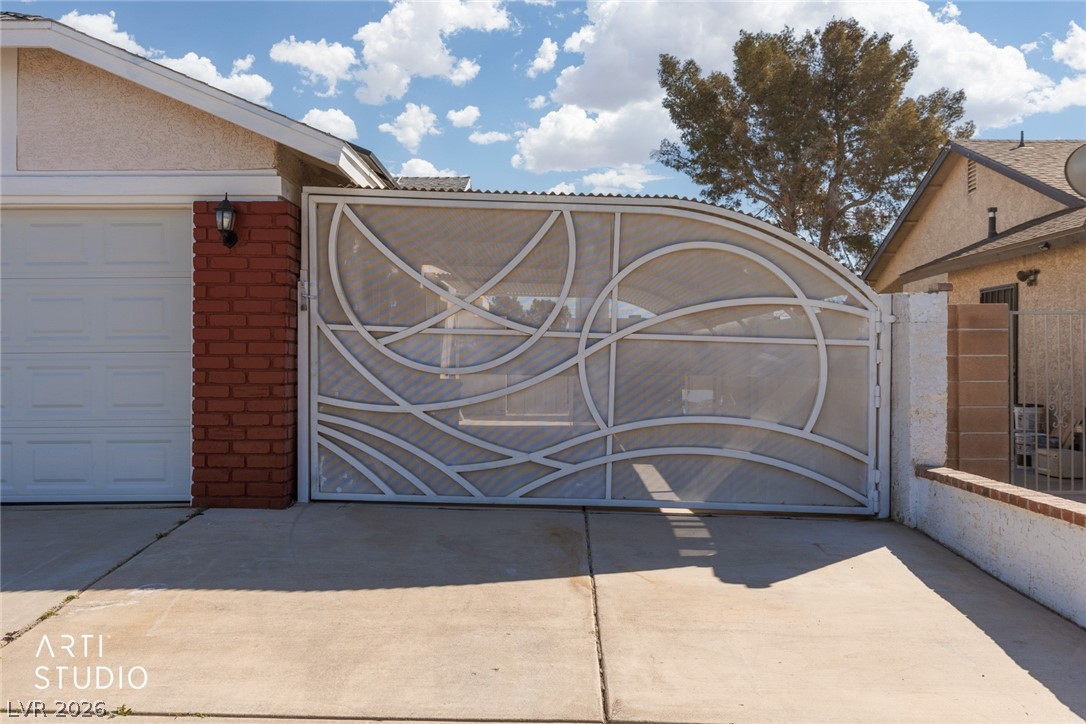 105 North Cimarron Road Las Vegas, NV 89145 - Photo 25 of 33 covered parking