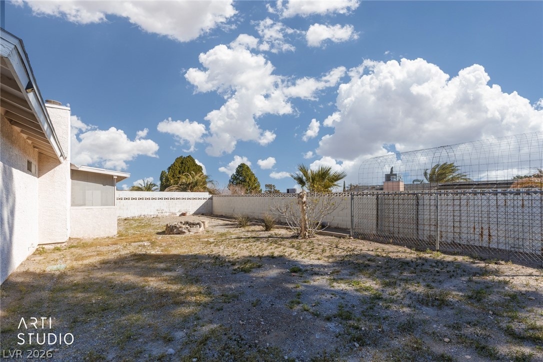 105 North Cimarron Road Las Vegas, NV 89145 - Photo 26 of 33 plenty of yard for your vision