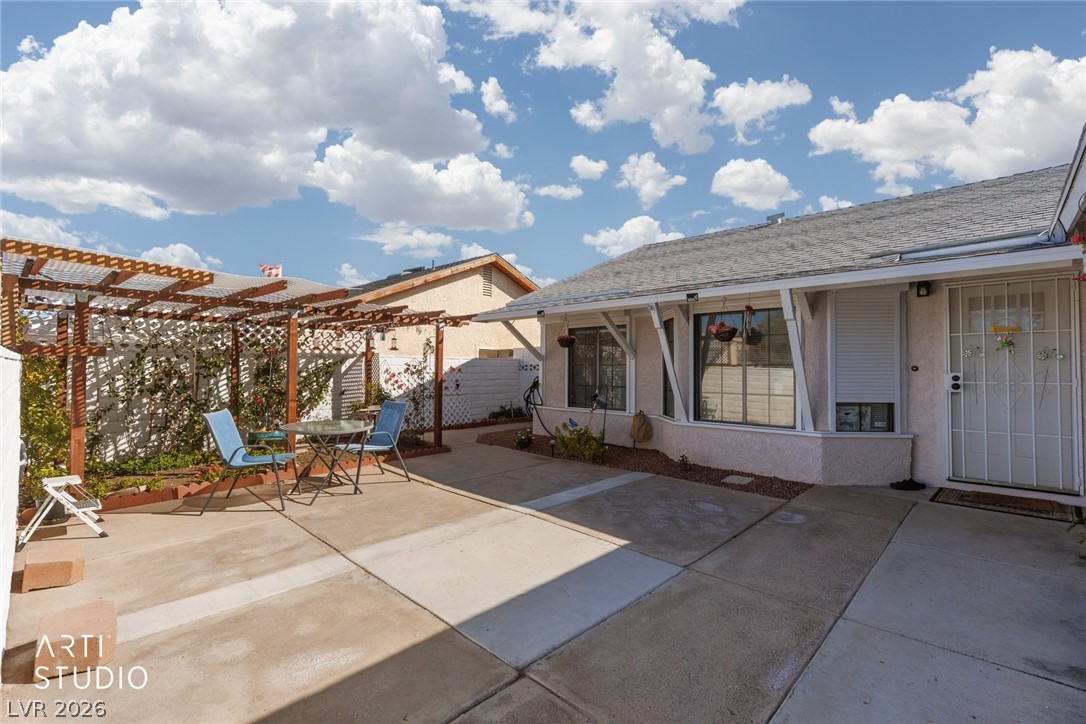 105 North Cimarron Road Las Vegas, NV 89145 - Photo 7 of 33 front courtyard