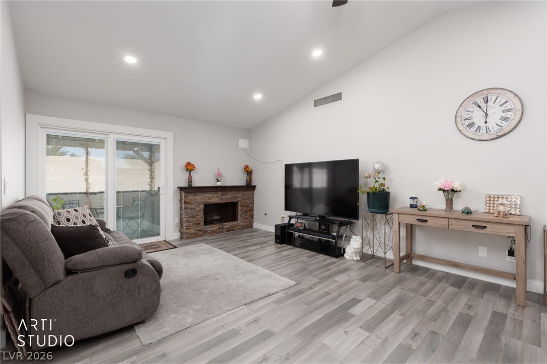 105 North Cimarron Road Las Vegas, NV 89145 - Photo 8 of 33