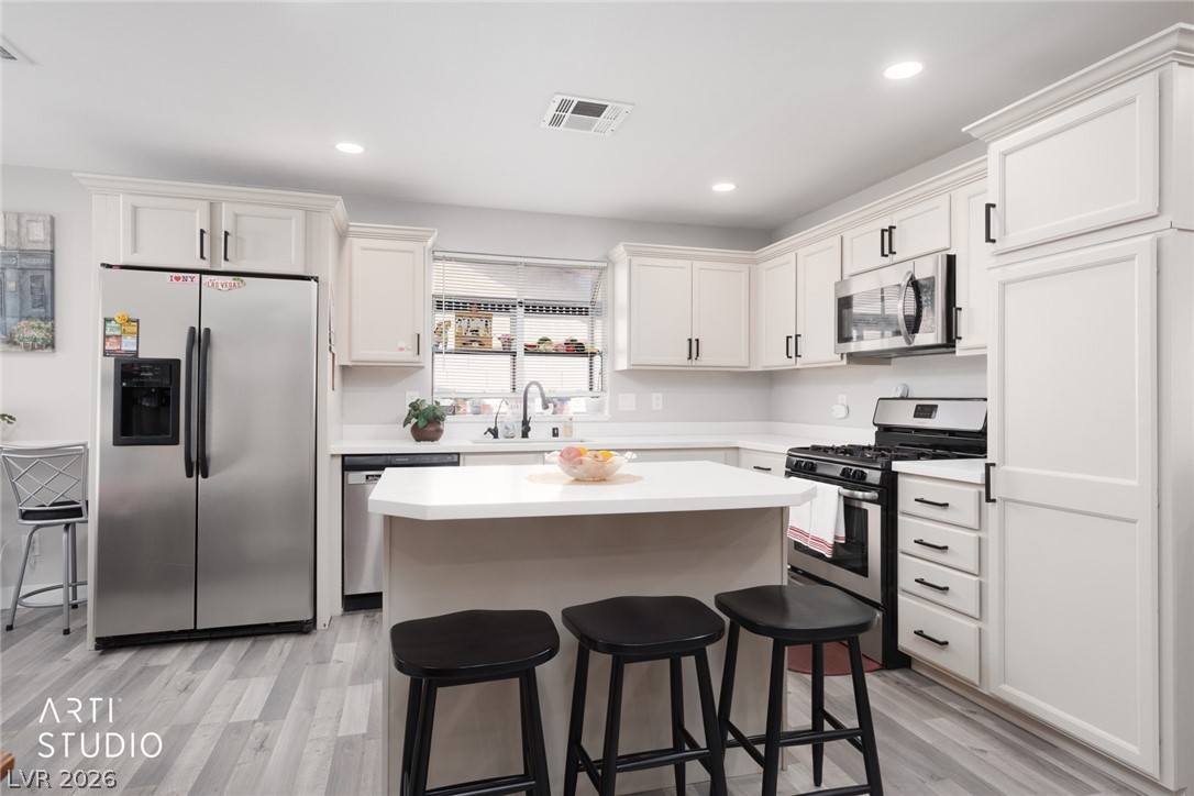 105 North Cimarron Road Las Vegas, NV 89145 - Photo 9 of 33