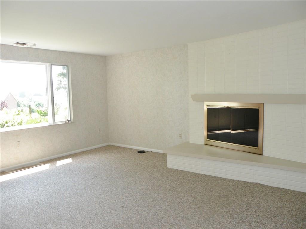 911 McClelland Road Venetia, PA 15367 - Photo 2 of 25 Living Room 911 McClelland Road