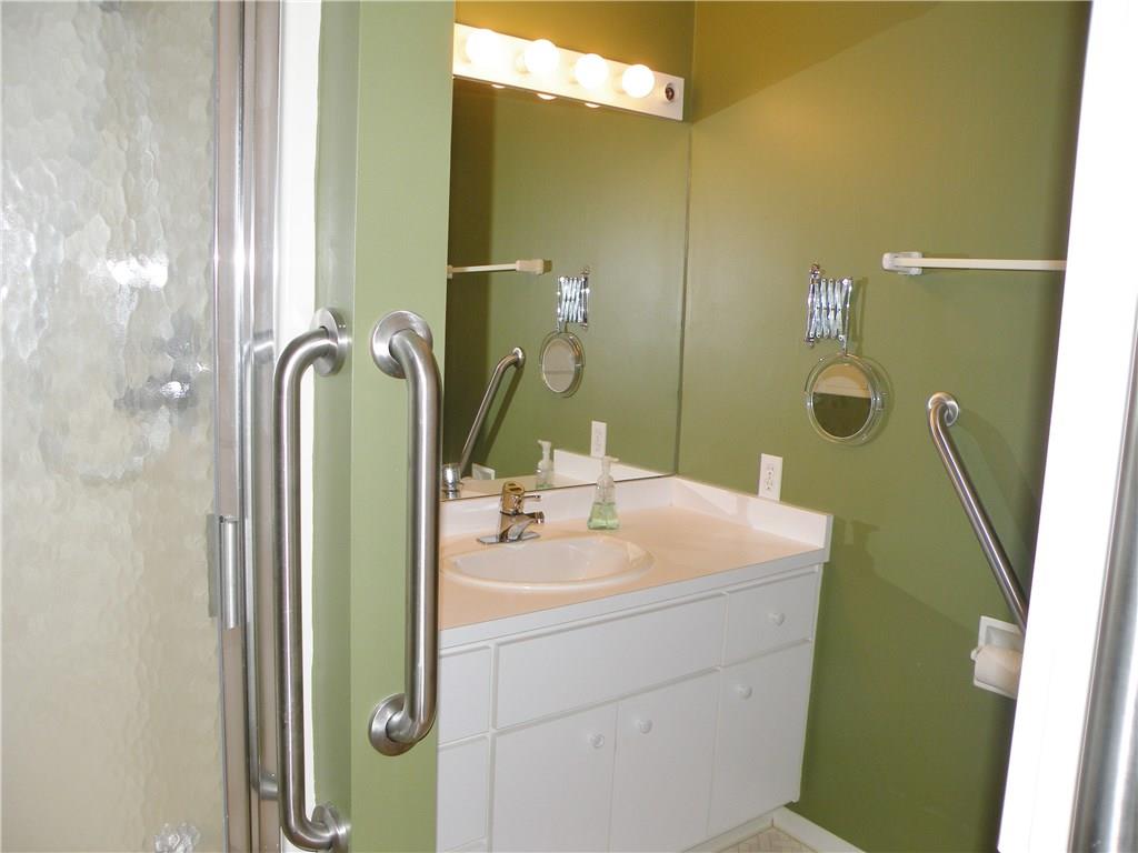 911 McClelland Road Venetia, PA 15367 - Photo 12 of 25 Master Bathroom 911 McClelland Road