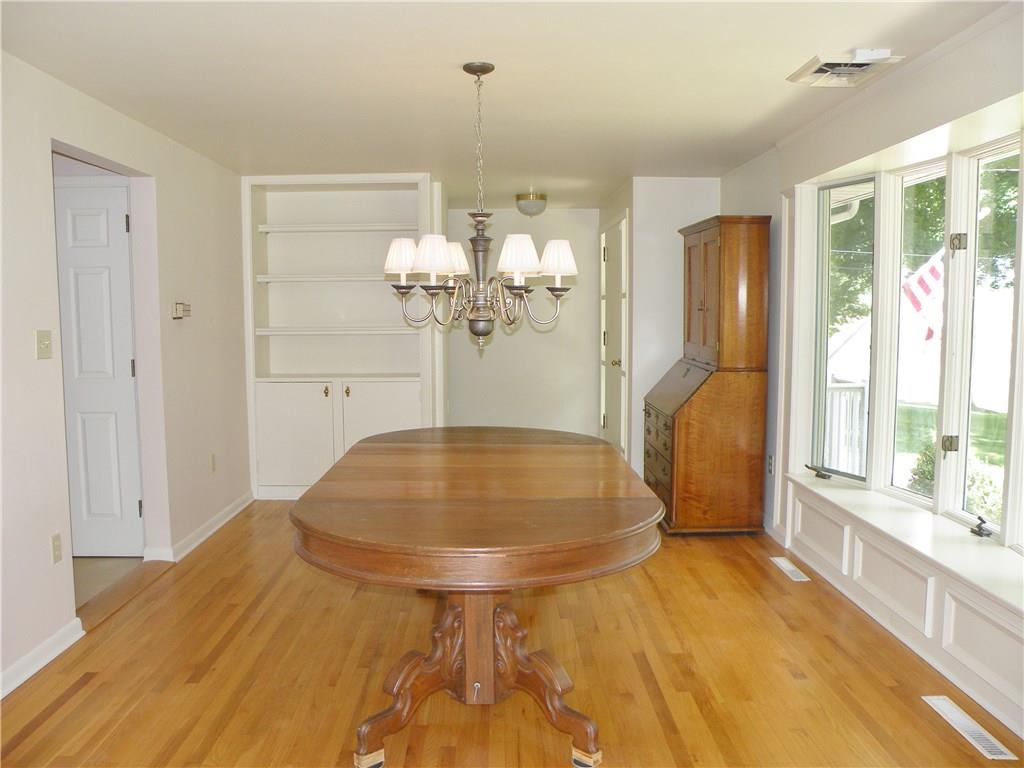 911 McClelland Road Venetia, PA 15367 - Photo 4 of 25 Dining Room 911 McClelland Road