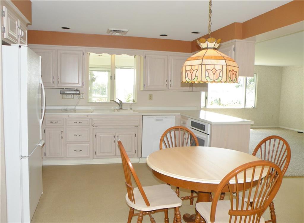 911 McClelland Road Venetia, PA 15367 - Photo 6 of 25 Kitchen 911 McClelland Road