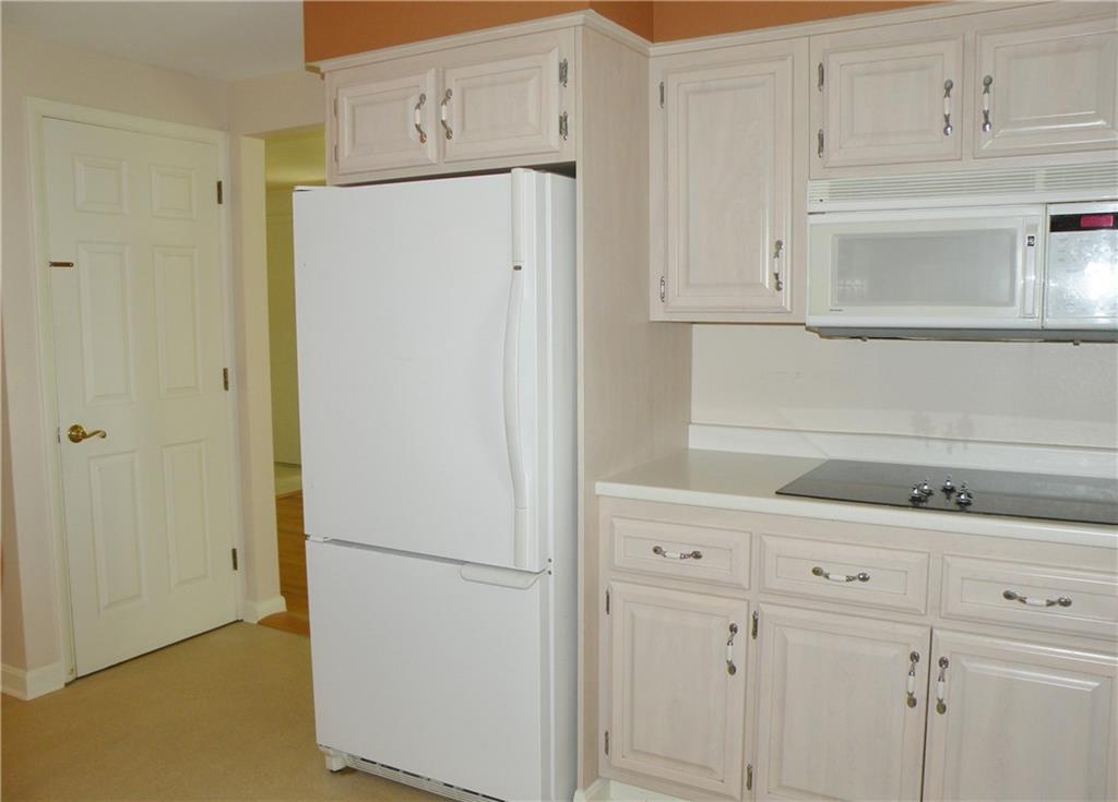 911 McClelland Road Venetia, PA 15367 - Photo 7 of 25 Kitchen 911 McClelland Road