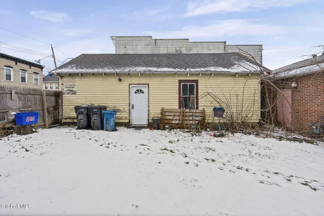 $1,350 | 821 23rd Street, Unit 1, Watervliet, NY 12189