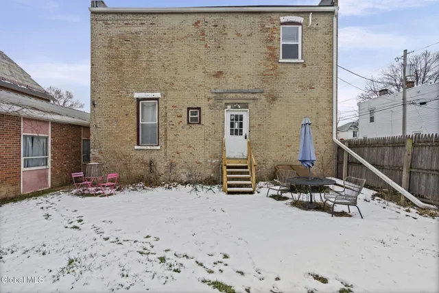 $1,350 | 821 23rd Street, Unit 1, Watervliet, NY 12189