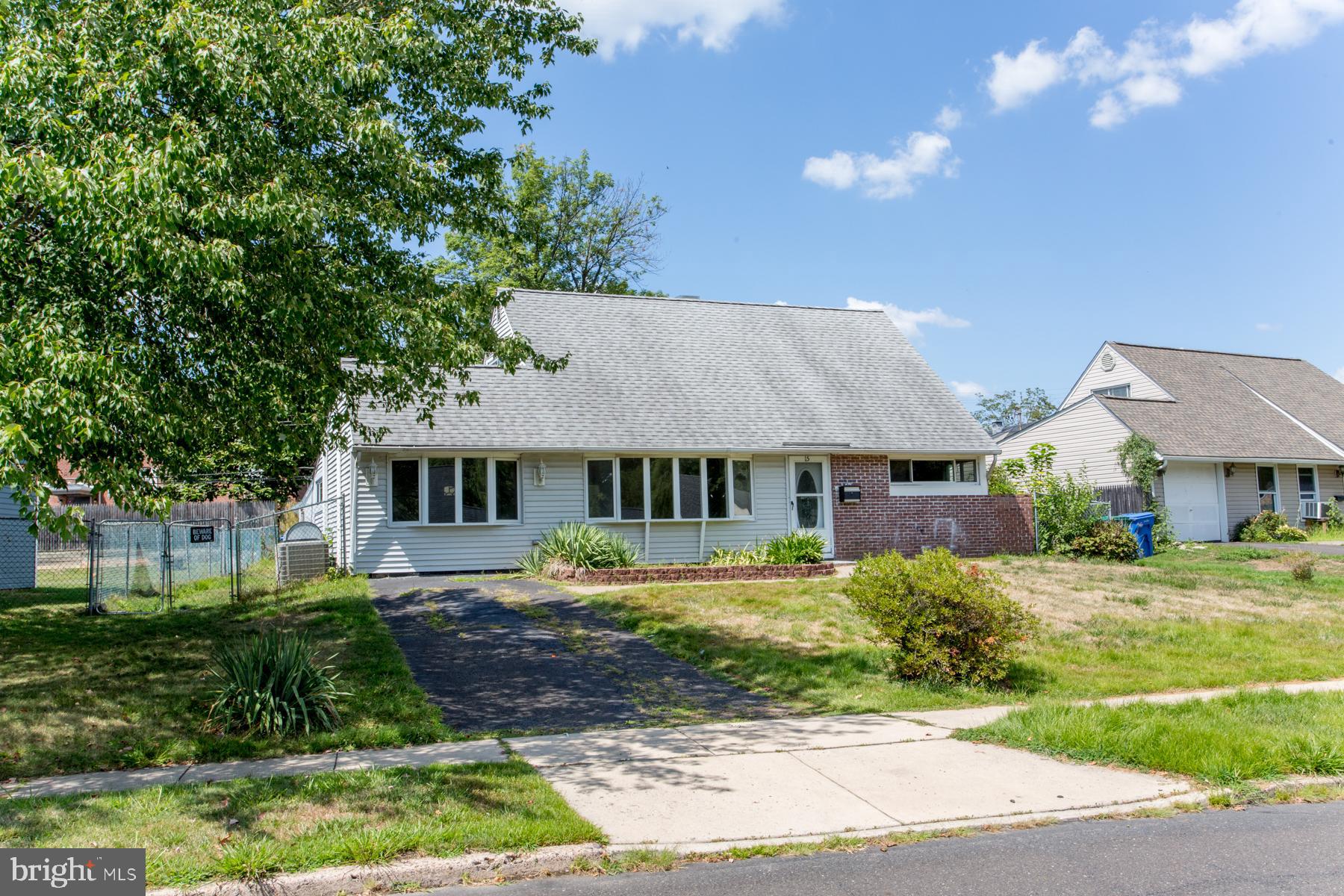 15 Violet Road Levittown, PA 19057 - Photo 3 of 59