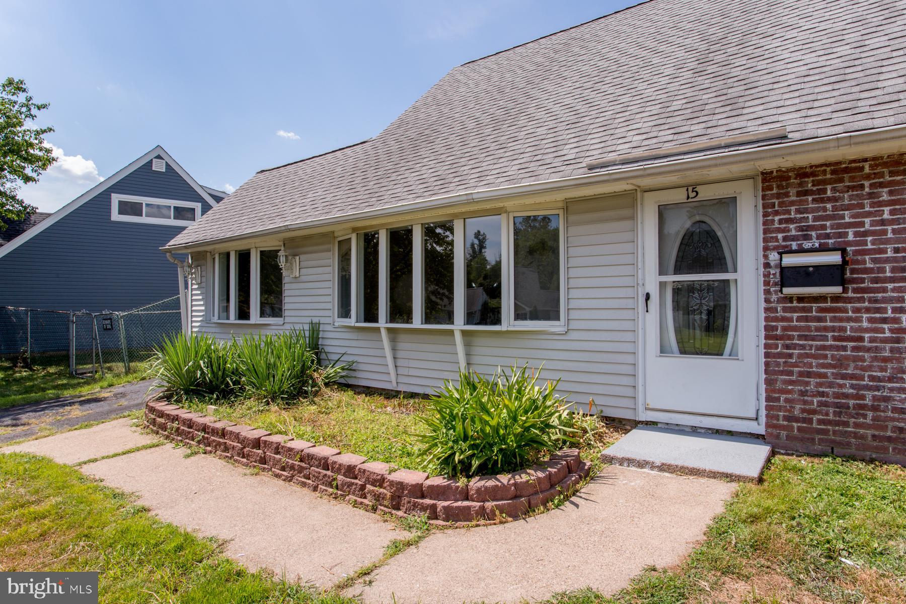 15 Violet Road Levittown, PA 19057 - Photo 7 of 59