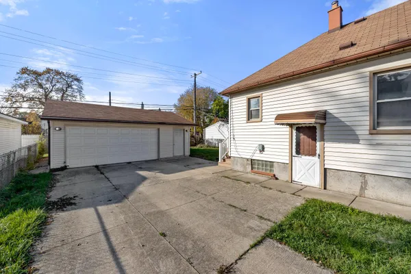 $179,900 | 1114 2nd Street, Wyandotte, MI 48192