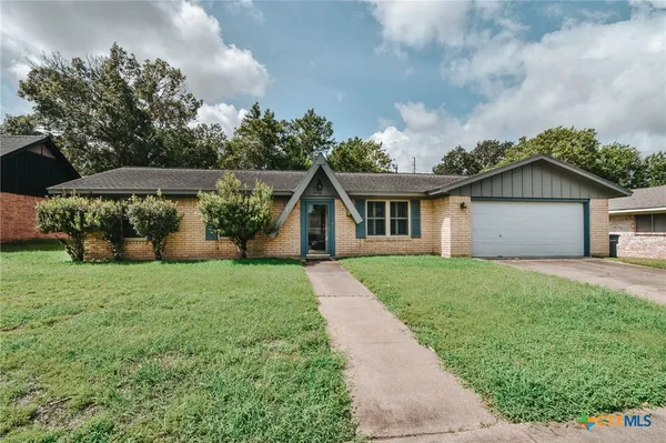 $229,500 | 201 Canterbury Lane, Victoria, TX 77904