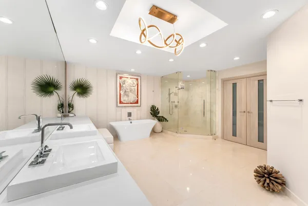 $39,500 | 17301 Biscayne Boulevard, Unit PH7, North Miami Beach, FL 33160