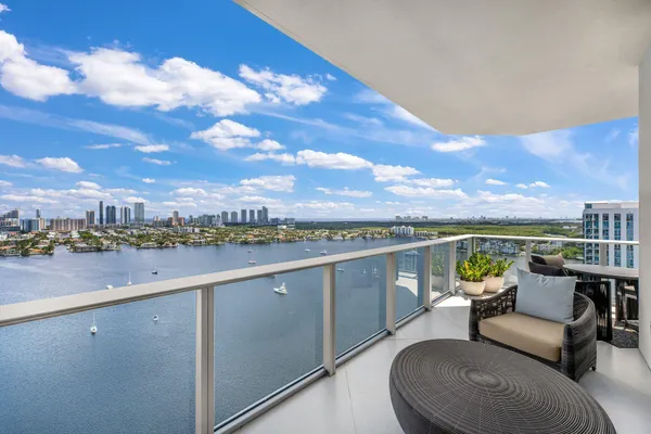 $39,500 | 17301 Biscayne Boulevard, Unit PH7, North Miami Beach, FL 33160