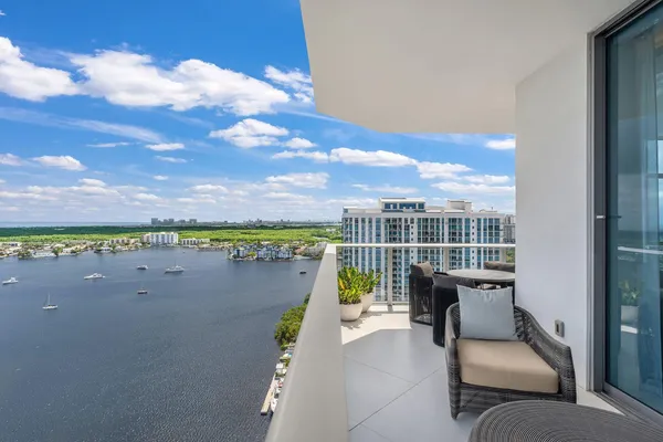 $39,500 | 17301 Biscayne Boulevard, Unit PH7, North Miami Beach, FL 33160