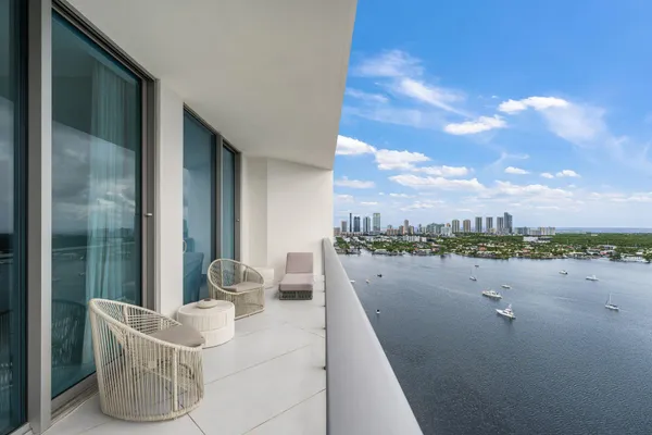 $39,500 | 17301 Biscayne Boulevard, Unit PH7, North Miami Beach, FL 33160