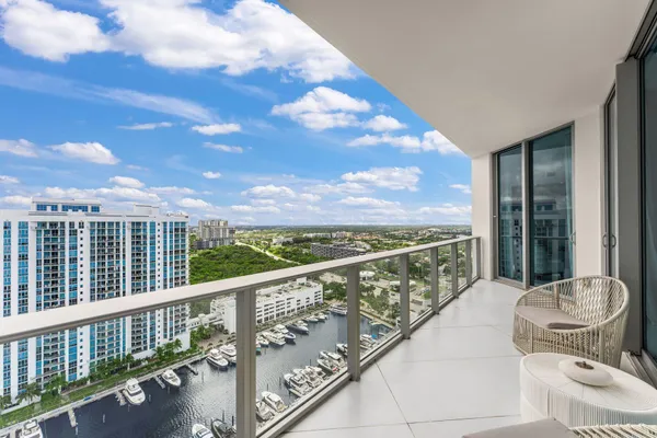 $39,500 | 17301 Biscayne Boulevard, Unit PH7, North Miami Beach, FL 33160
