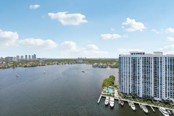 $39,500 | 17301 Biscayne Boulevard, Unit PH7, North Miami Beach, FL 33160