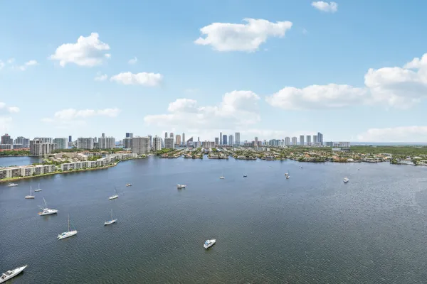 $39,500 | 17301 Biscayne Boulevard, Unit PH7, North Miami Beach, FL 33160