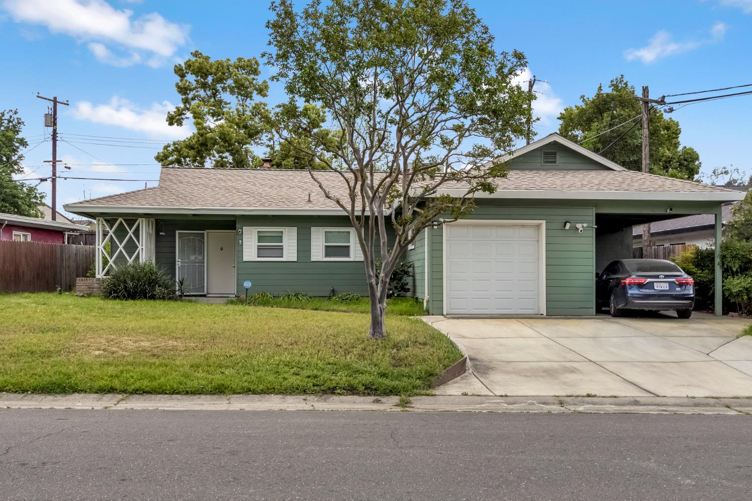 2516 Hernando Road Sacramento, CA 95825 - Photo 2 of 23