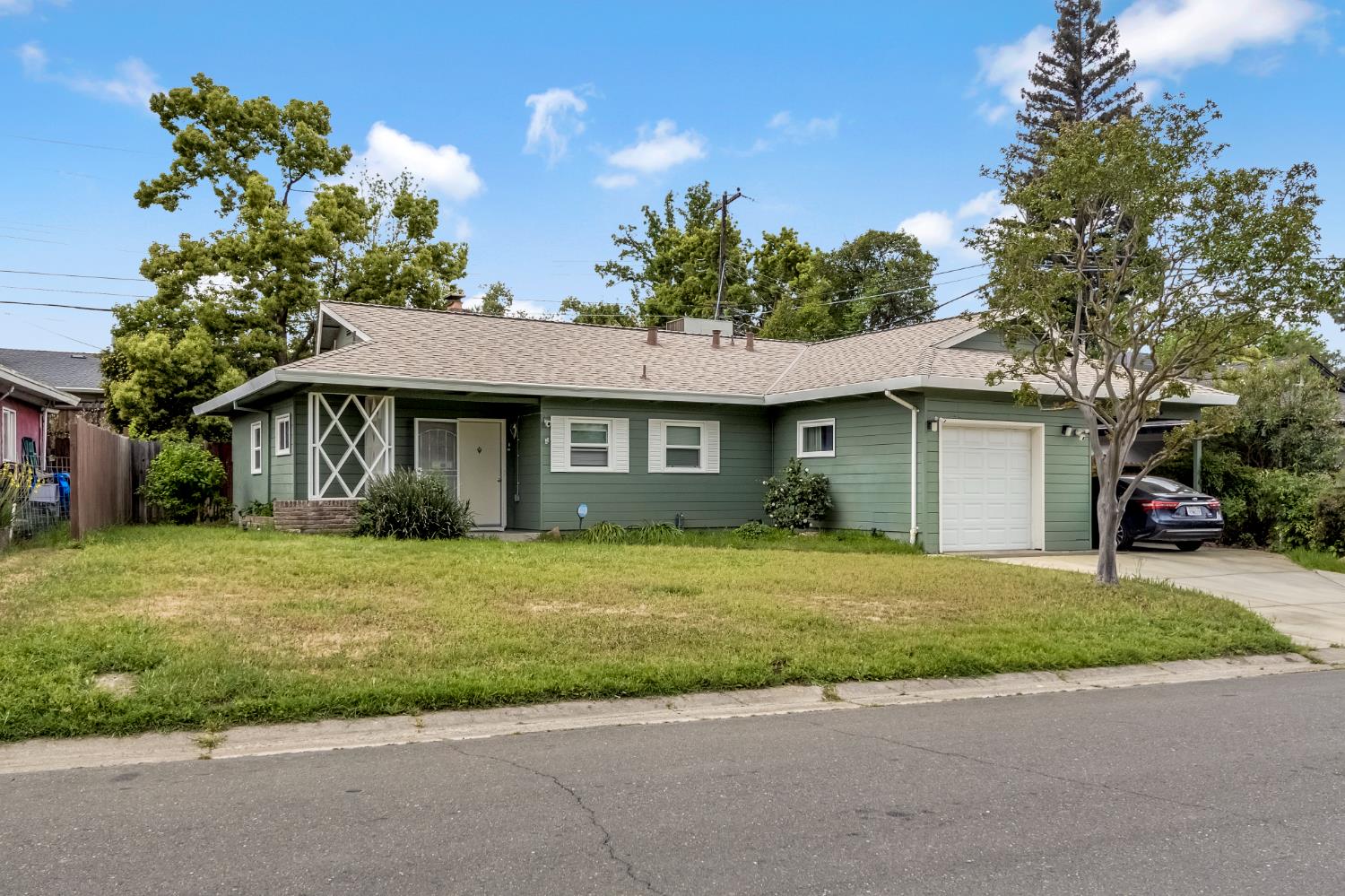 2516 Hernando Road Sacramento, CA 95825 - Photo 3 of 23