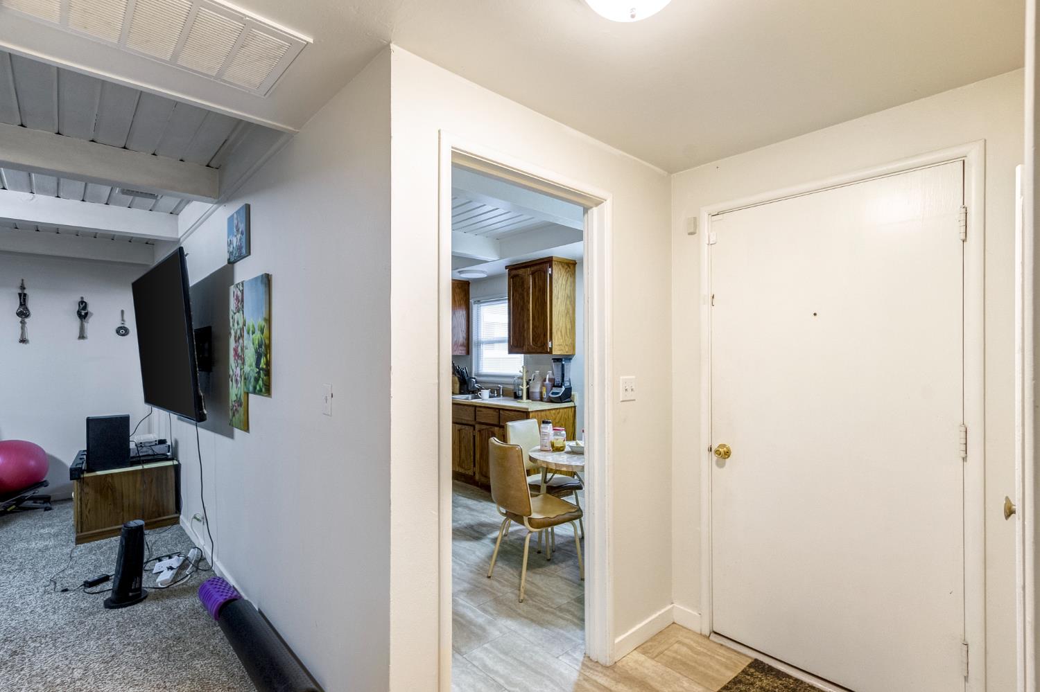 2516 Hernando Road Sacramento, CA 95825 - Photo 8 of 23