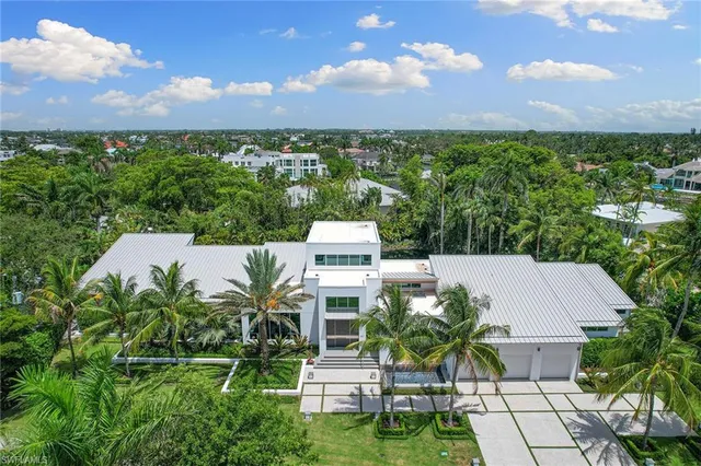 $9,750,000 | 2211 South Winds Drive, Naples, FL 34102