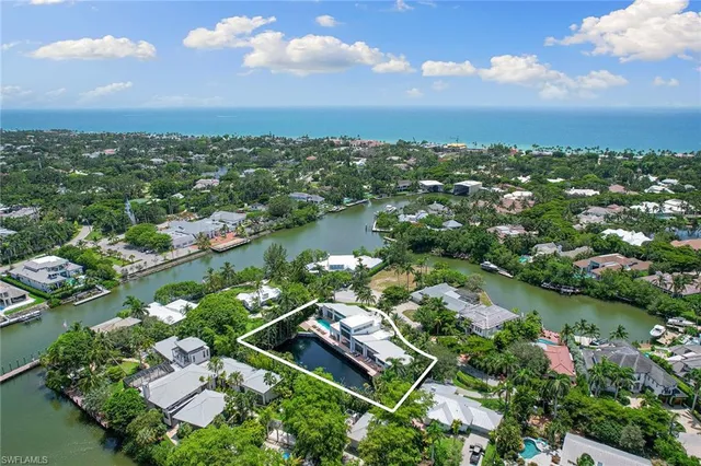 $9,750,000 | 2211 South Winds Drive, Naples, FL 34102