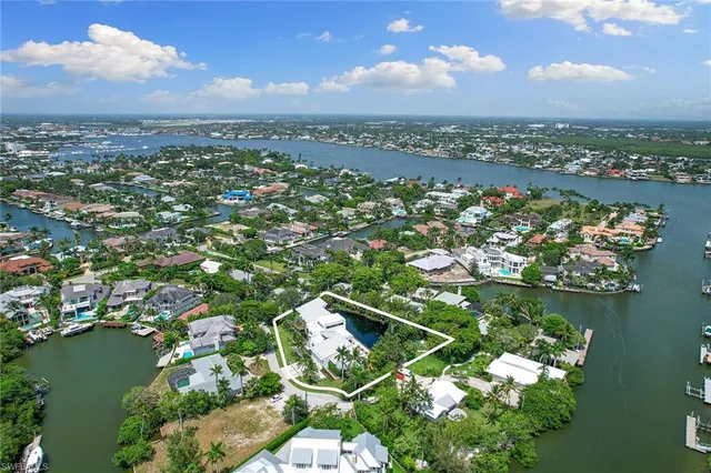 $9,750,000 | 2211 South Winds Drive, Naples, FL 34102