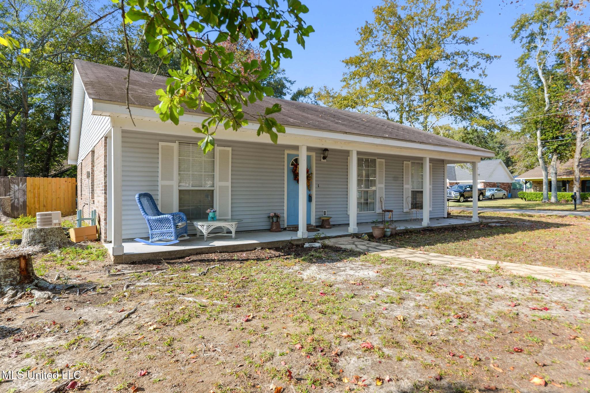 1711 South 1st Street Ocean Springs, MS 39564 - Photo 3 of 27 032