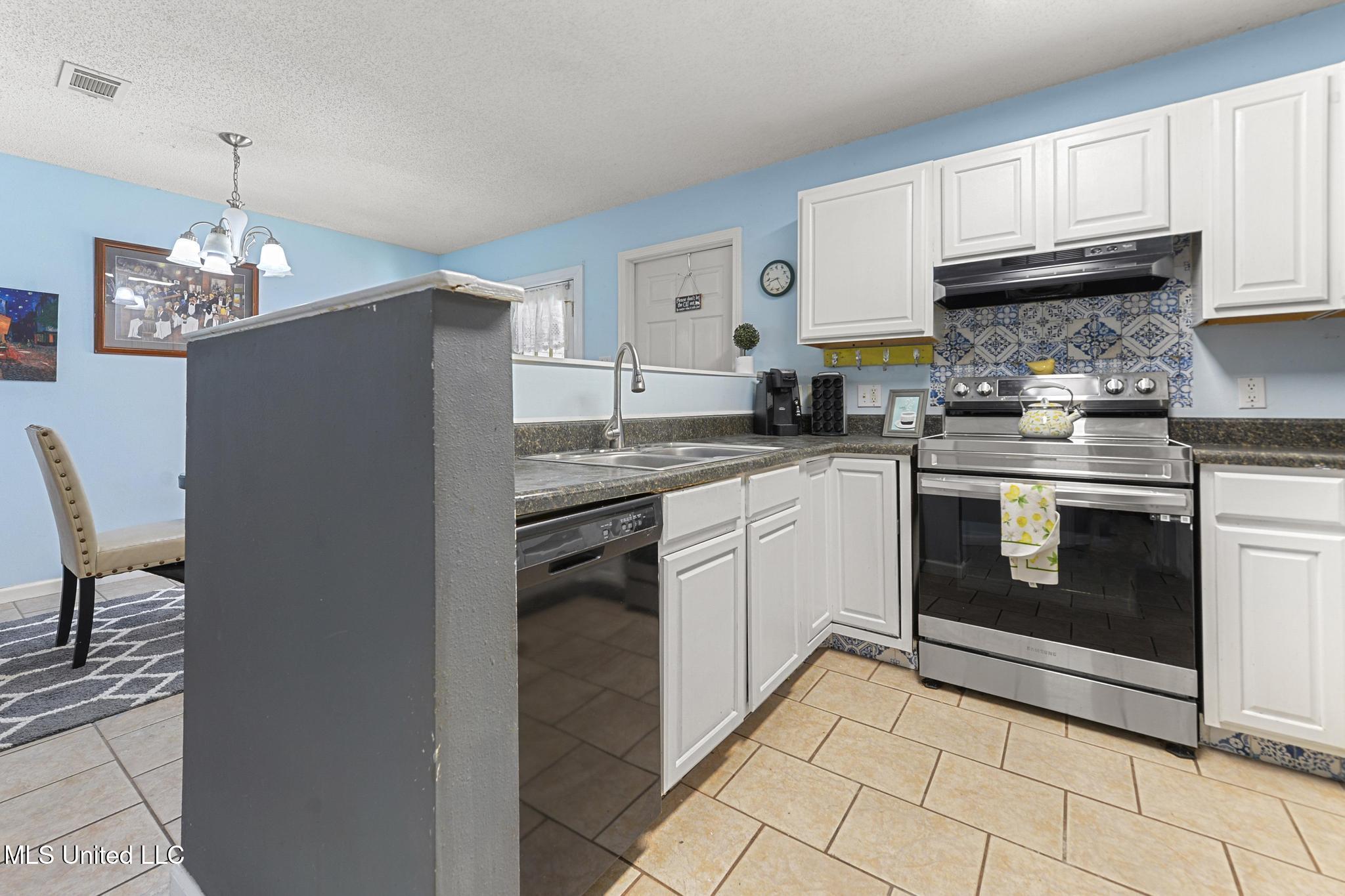 1711 South 1st Street Ocean Springs, MS 39564 - Photo 8 of 27 036