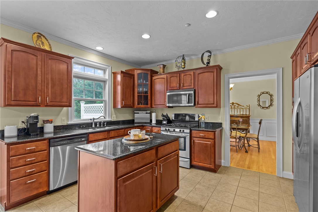 204 Touisset Road Warren, RI 02885 - Photo 17 of 47