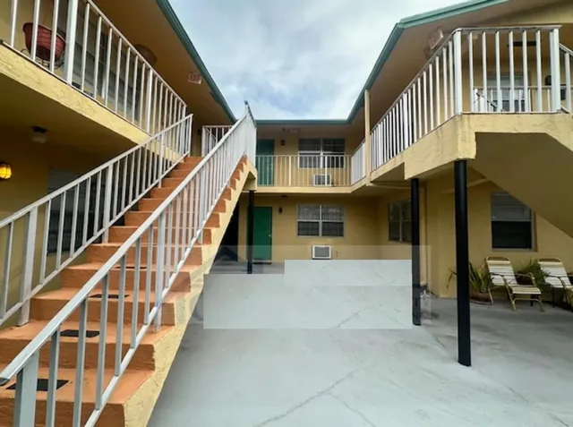 a view of entryway and hall
