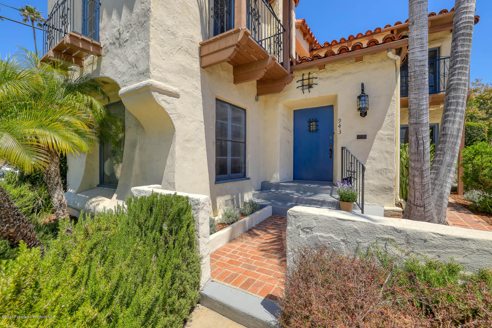 943 Cabrillo Drive Glendale, CA 91207 - Photo 2 of 13 a view of a house with a yard