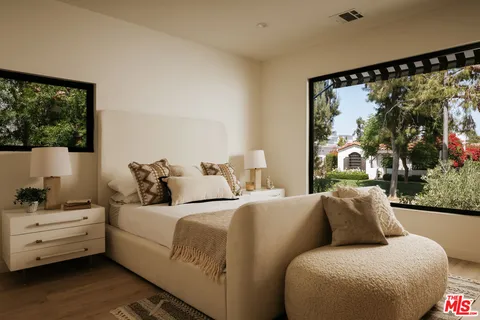 $2,690,000 | 129 North Almont Drive, Los Angeles, CA 90048