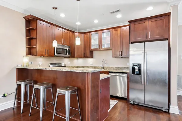 $575,000 | 1625 West Catalpa Avenue, Unit 3, Chicago, IL 60640